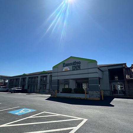 Executive Inn Locust Grove By Capital O Exterior photo